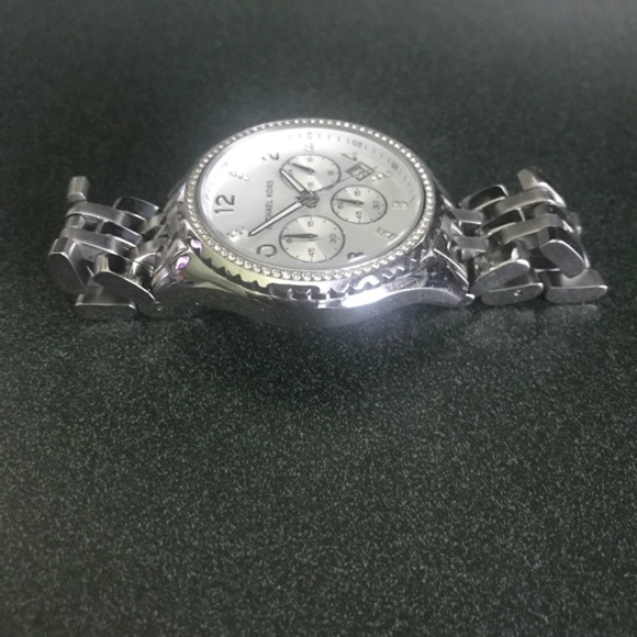 Michael Kors Silver Tone Oversized Stainless Steel Women’s Watch MK5882 - Picture 3 of 14